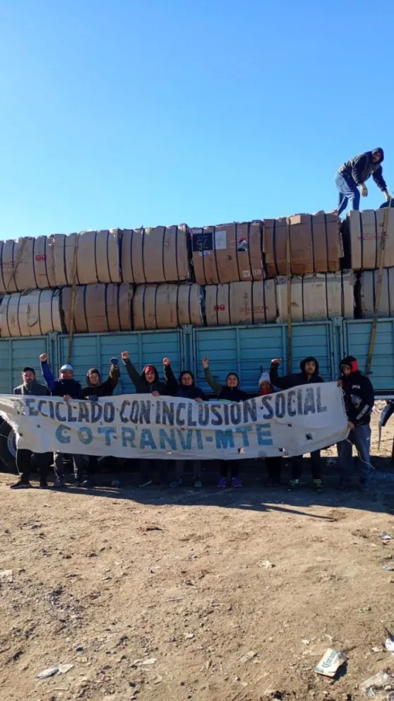 El material recuperado en la planta Girsu, junto con aportes de Patagones y San Javier, fue enviado a una planta de reciclaje. Foto: Gentileza.
