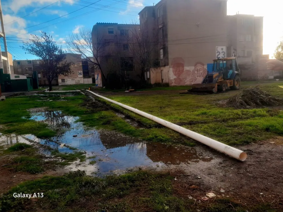 Tras reiterados pedidos de los vecinos, ARSA y el Municipio realizaron una intervención de emergencia en el barrio América. Foto: Archivo.