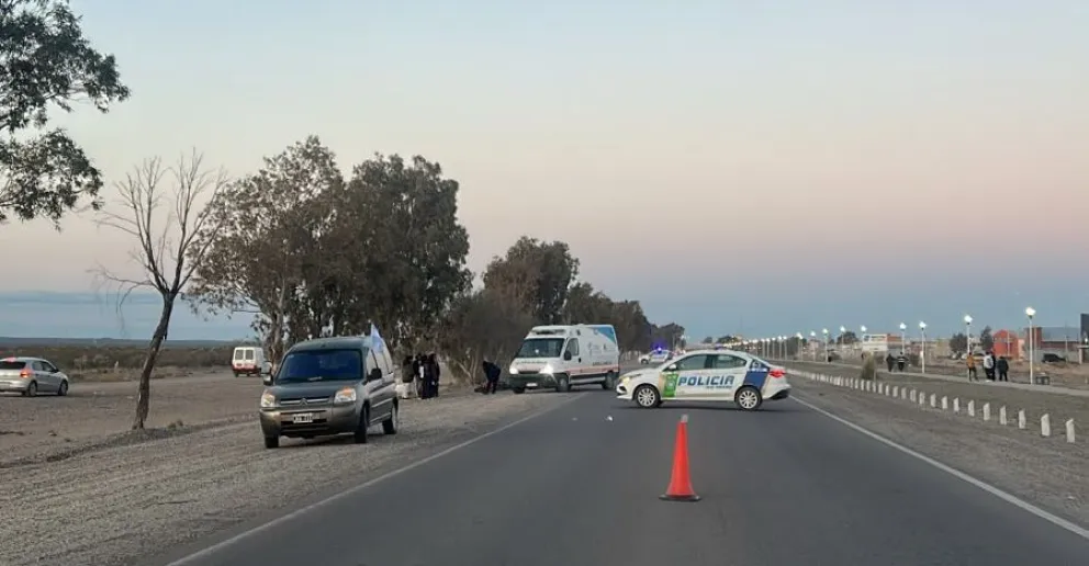 La ruta estuvo cortada por un momentos luego de la colisión frontal. Foto gentileza Informativo Hoy/SAO.