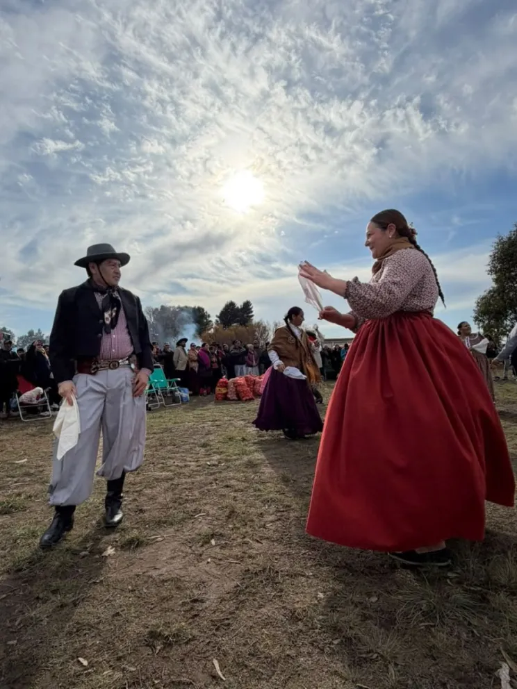 Con un marco de público inmejorable, San Javier demostró una vez más el valor de sus raíces. Fotos gentileza: Carla Eliana Spaiger.