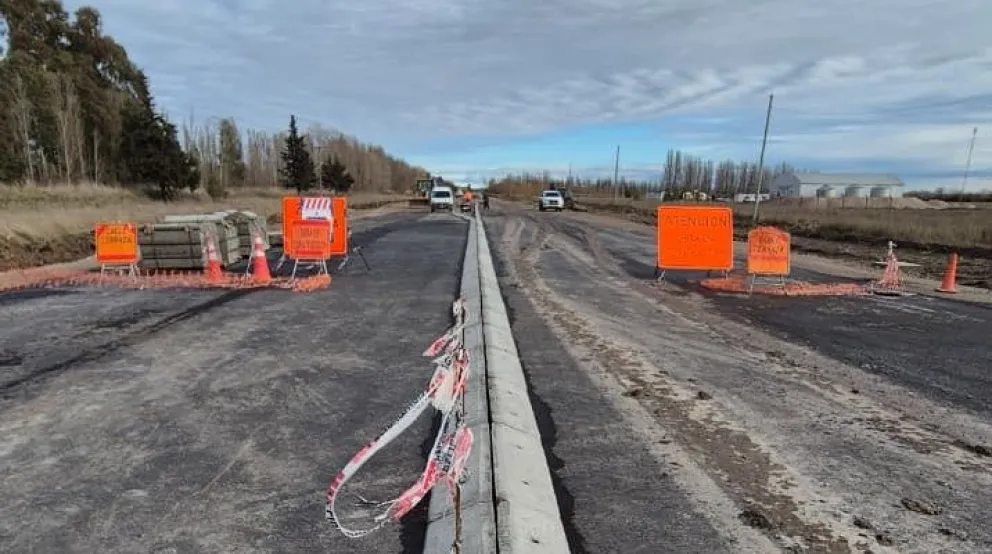 La obra de asfalto en el acceso a San Javier se transformará en un ingreso más seguro. Fotos Gobierno de Río Negro. 
