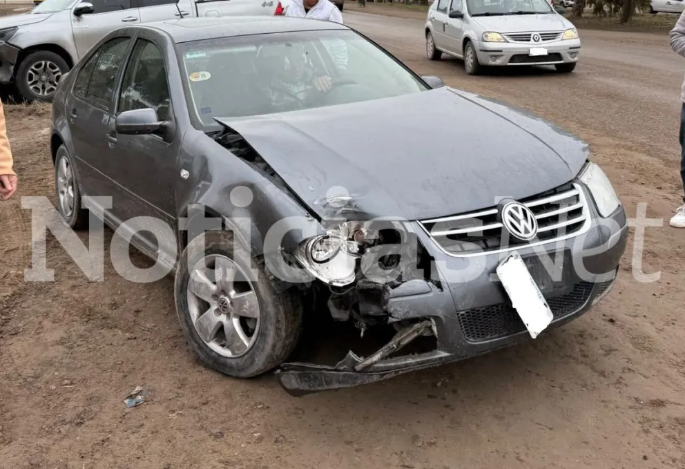 Así quedó el auto Volkswagen involucrado en el accidente en la Ex Ruta Nacional 3 de Viedma. Fotos NoticiasNet. 
