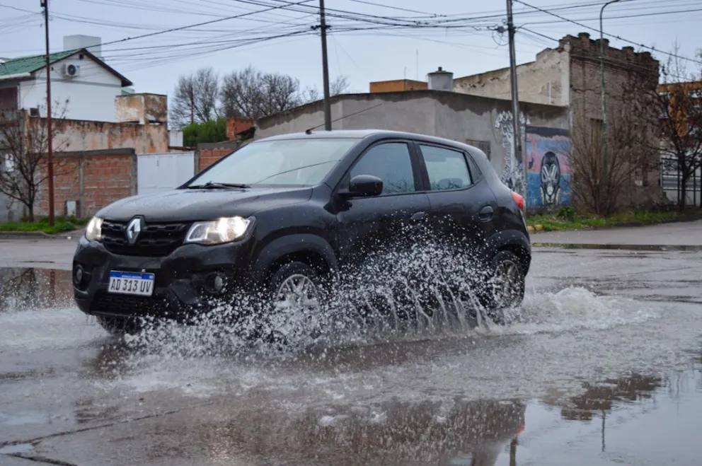 Pese a la cantidad de agua caída desde la madrugada, no se registraron anegaciones. Fotos:  Emanuel Mirenghi
