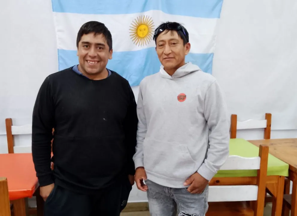 Roberto y César pasaron por Viedma como punto intermedio para volver a Maquinchao. Fotos gentileza.