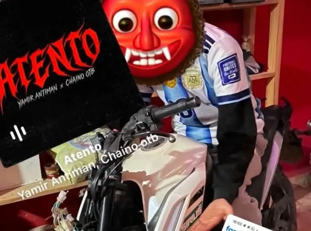 Luego de que la información saliera en NoticiasNet, el presunto delincuente se mostró con la moto en redes sociales 