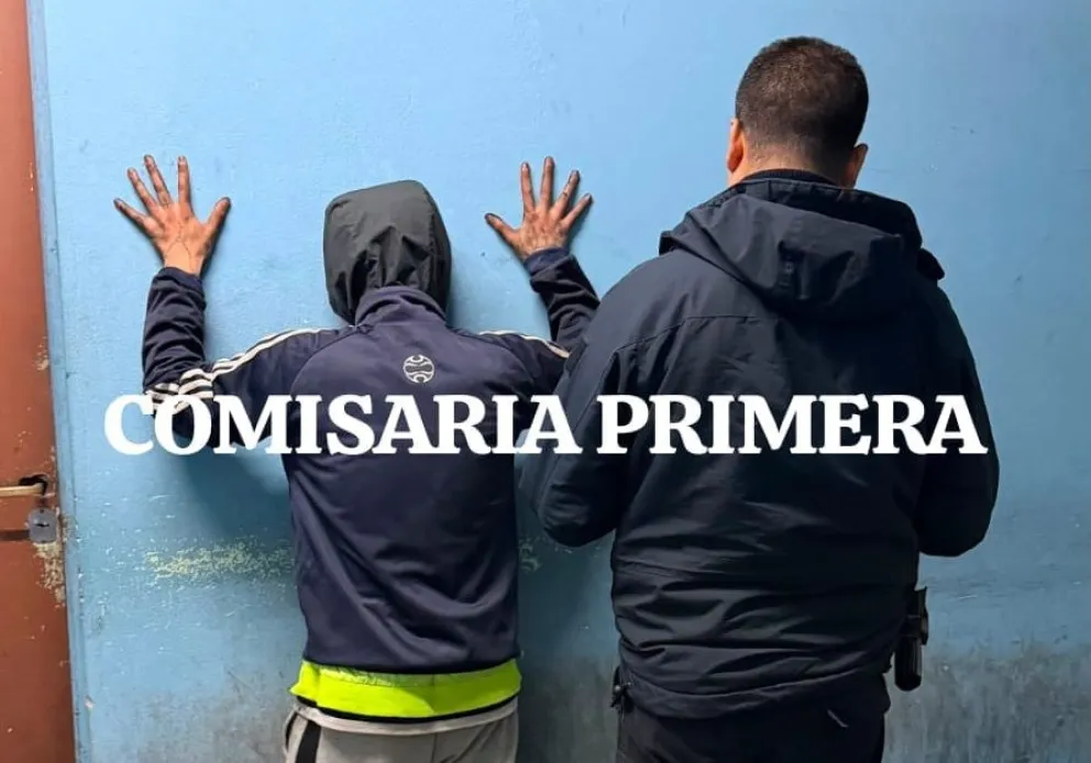Al ser interceptado por los uniformados, lejos de calmarse, se resistió a golpes de puño y terminó imputado por resistencia a la autoridad. Foto: Policía de Río Negro.