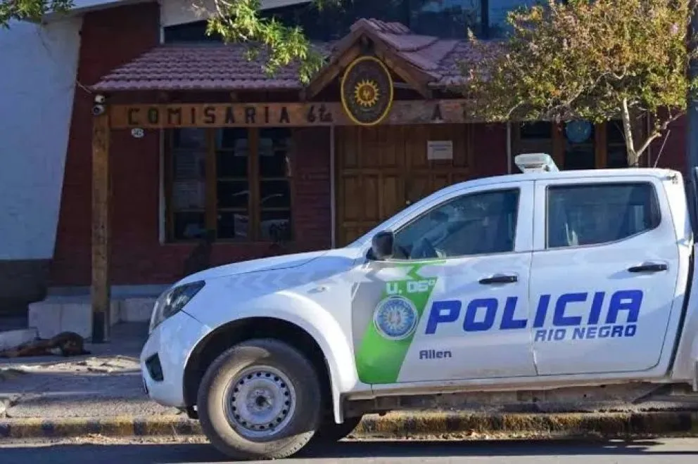 Los primeros en asistar a la vivienda y confirmar el deceso fueron efectivos de la Comisaría Sexta.
