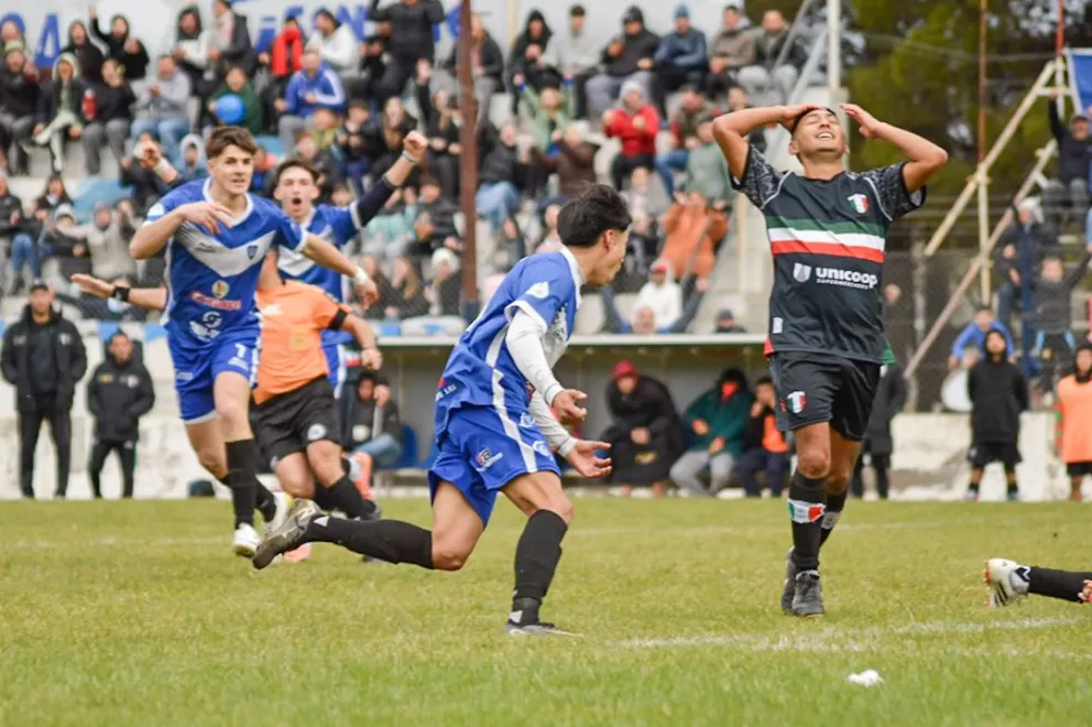 Arrnaca la segunda parte del año para el fútbol local. Fotos: Emanuel Mirenghi.