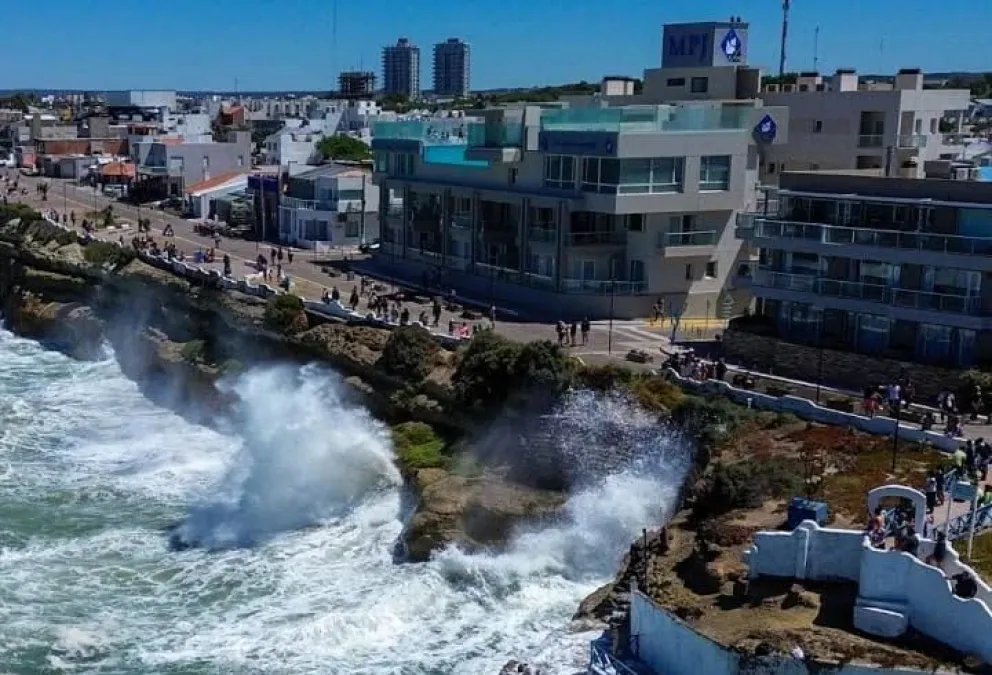 Un muestrario de lo que suele ocurrir en Las Grutas. Foto gentileza Municipalidad de San Antonio.