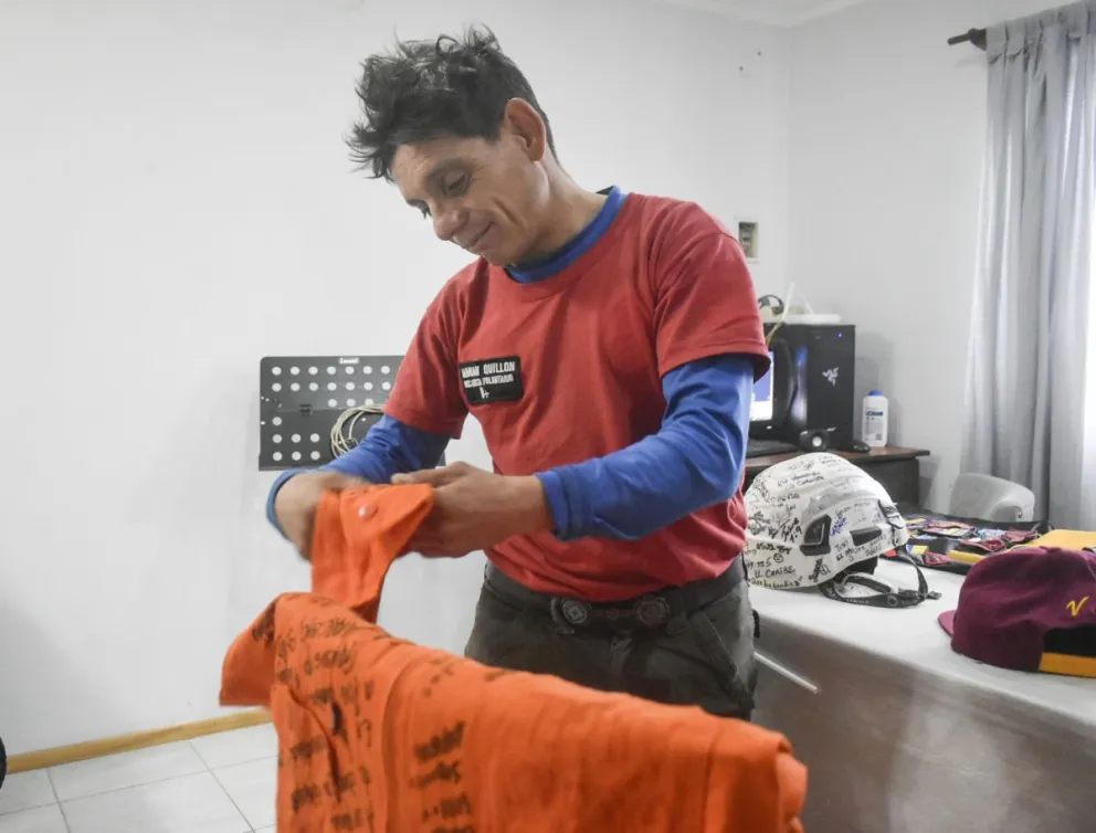 El testimonio sin filtros de Quillon, tras desafiar a la muerte en los espacios confinados. Regresó de la peor catástrofe de Sudamérica con indicación médica de reposo urgente. Fotos: Vanesa Schwemmler.