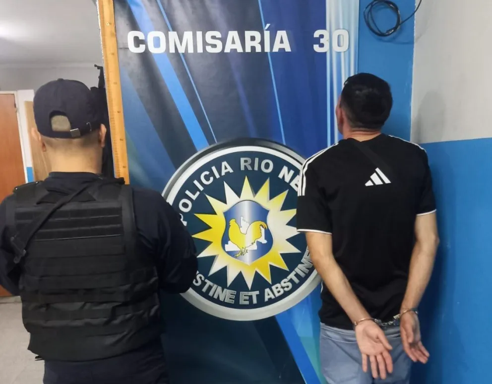 Detenido por desobediencia judicial en Viedma, por policías de la Comisaría 30. 