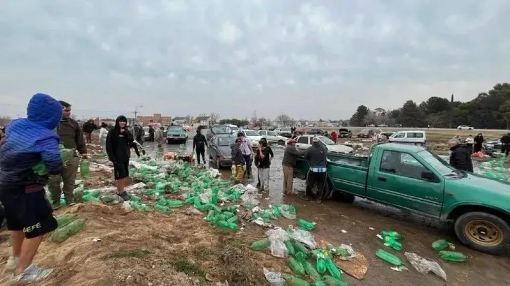 Familiares y representantes de la empresa para la que trabajaba Álvaro Sprenger rechazaron la versión policial sobre el retiro de la carga del camión y aseguraron que nunca existió autorización. Foto: gentileza 7 en Punto.