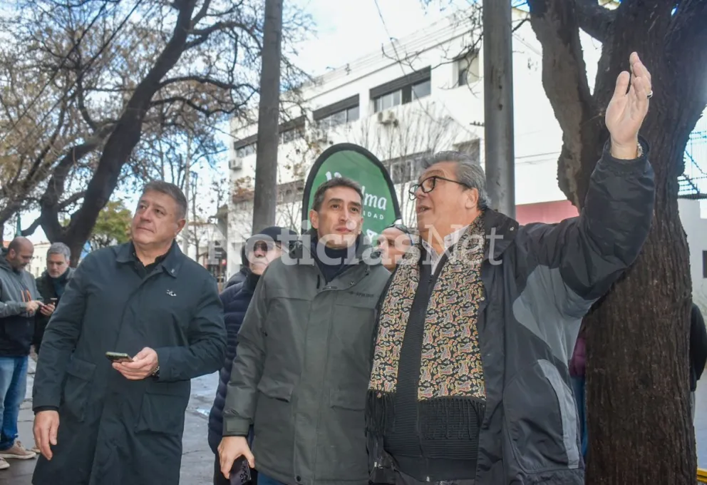 El intendente Marcos Castro junto a Gustavo Malek y el legislador Marcelo Szczygol. Fotos: Vanesa Schwemmler para NoticiasNet. 