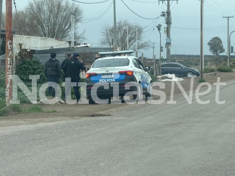 Así fue la intervención de la Comisaría 30 en la toma Unión de Viedma. Foto NoticiasNet. 
