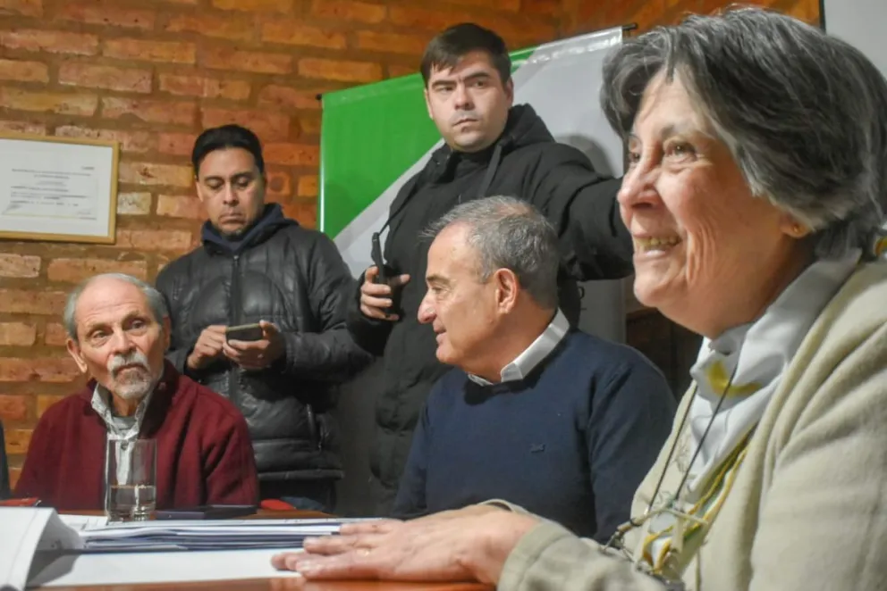 El vicegobernador Pesatti junto con las autoridades de Cadejur, Mónica Froidevaux y Eduardo Lemos. Fotos Vanesa Schwemmler para NoticiasNet.