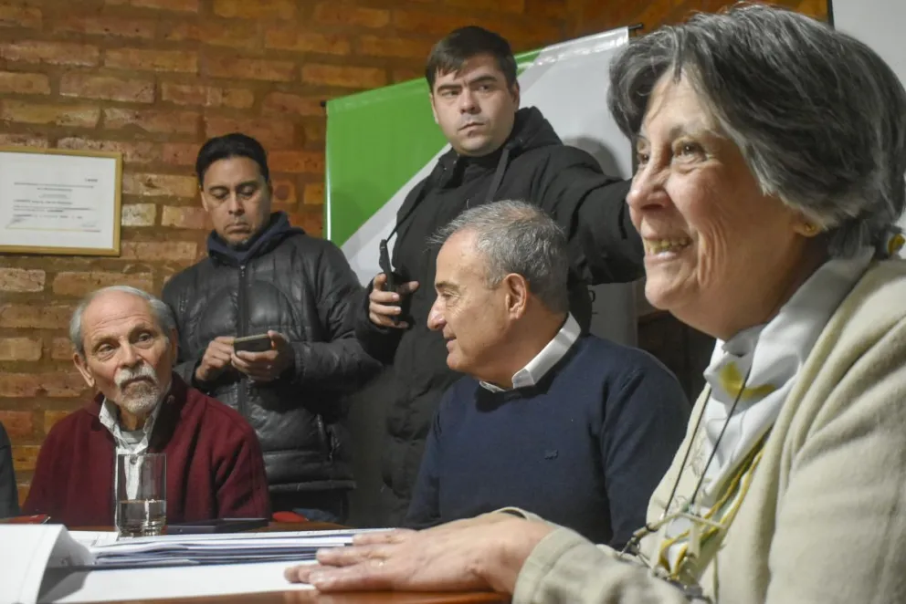El vicegobernador Pesatti junto con las autoridades de Cadejur, Mónica Froidevaux y Eduardo Lemos. Fotos Vanesa Schwemmler para NoticiasNet.