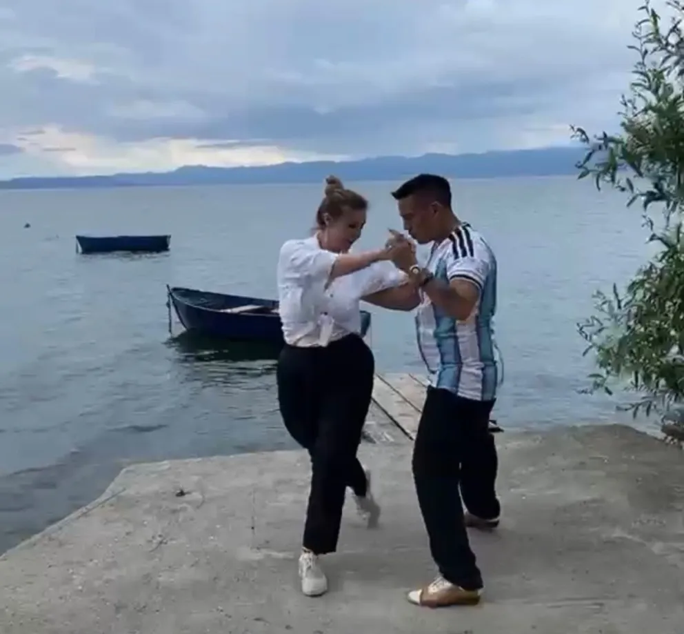 Luis León, profesor de tango de Viedma, que fue una figura estelar en su paso por Macedonia y Kosovo. 