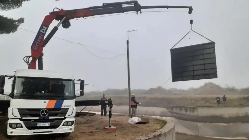 Gran avance en la obra que permitirá mejorar el sistema de riego en las áreas productivas del Idevi. Fotos: Gobierno de Río Negro. 