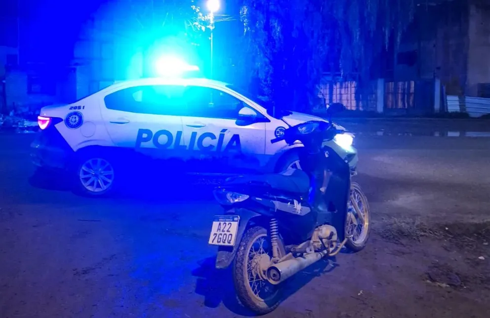 El pequeño vehículo tras el hallazgo de los efectivos de la comisaría 30º. Foto gentileza.