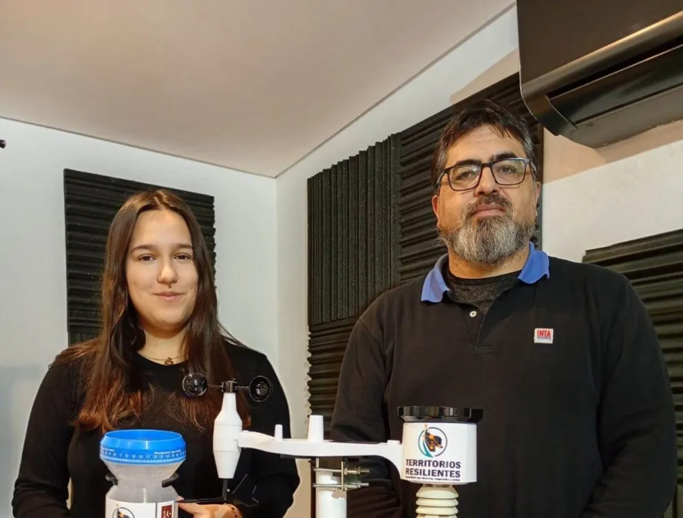 Cristian Musi Saluj, de la Estación Experimental del INTA, y la estudiante de la UNRN, Camila Bronzetti. Fotos: Radio Noticias