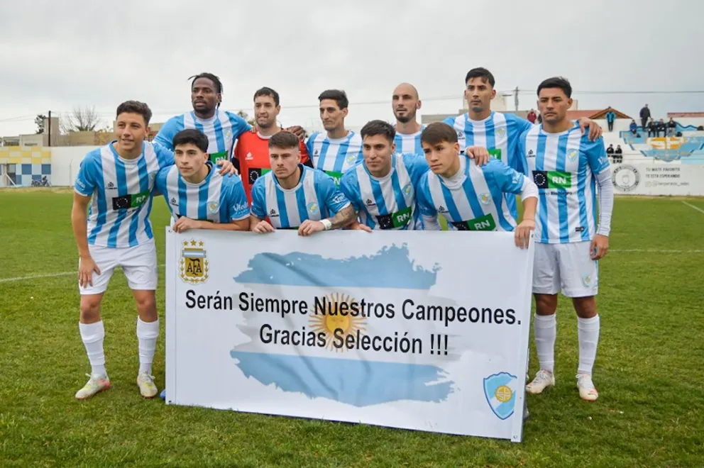 Lluvia de goles en Viedma entre Sol de Mayo y Villa Mitre. Fotos: Emanuel Mirenghi.