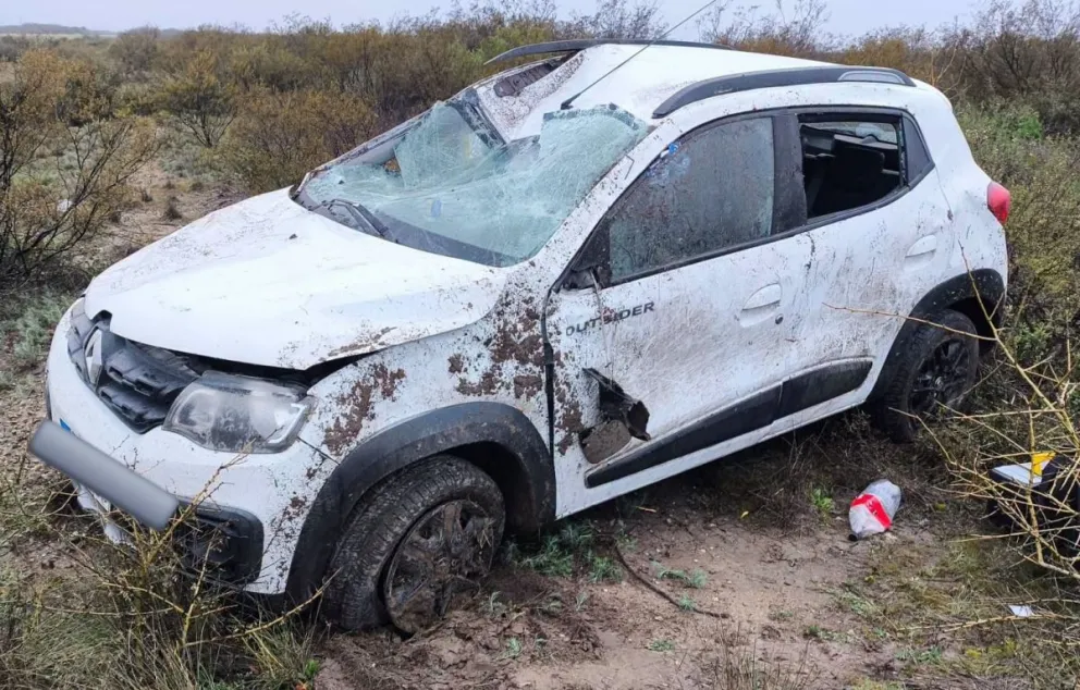 El único ocupante fue trasladado al hospital local de forma preventiva y dado de alta tras descartarse lesiones. Foto: FM Éxitos de Conesa. 