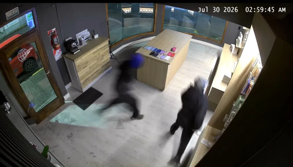Escaparon únicamente con cajas vacías, que minutos después fueron recuperadas por la Policía. Foto: Gentileza.