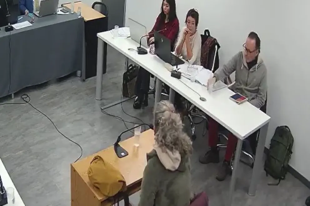 Una de las testigos dando su testimonio ante el tribunal. Foto: captura de pantalla.