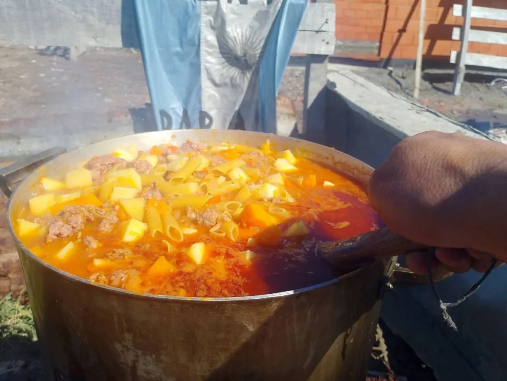 Nacho contó que no reciben dinero, solamente alimentos. Foto: gentileza