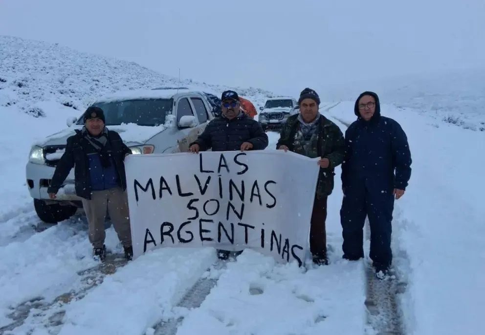 La caravana de excombatientes del Alto Valle regresó a la ciudad, con la satisfacción de la tarea cumplida. (Foto: gentileza)
