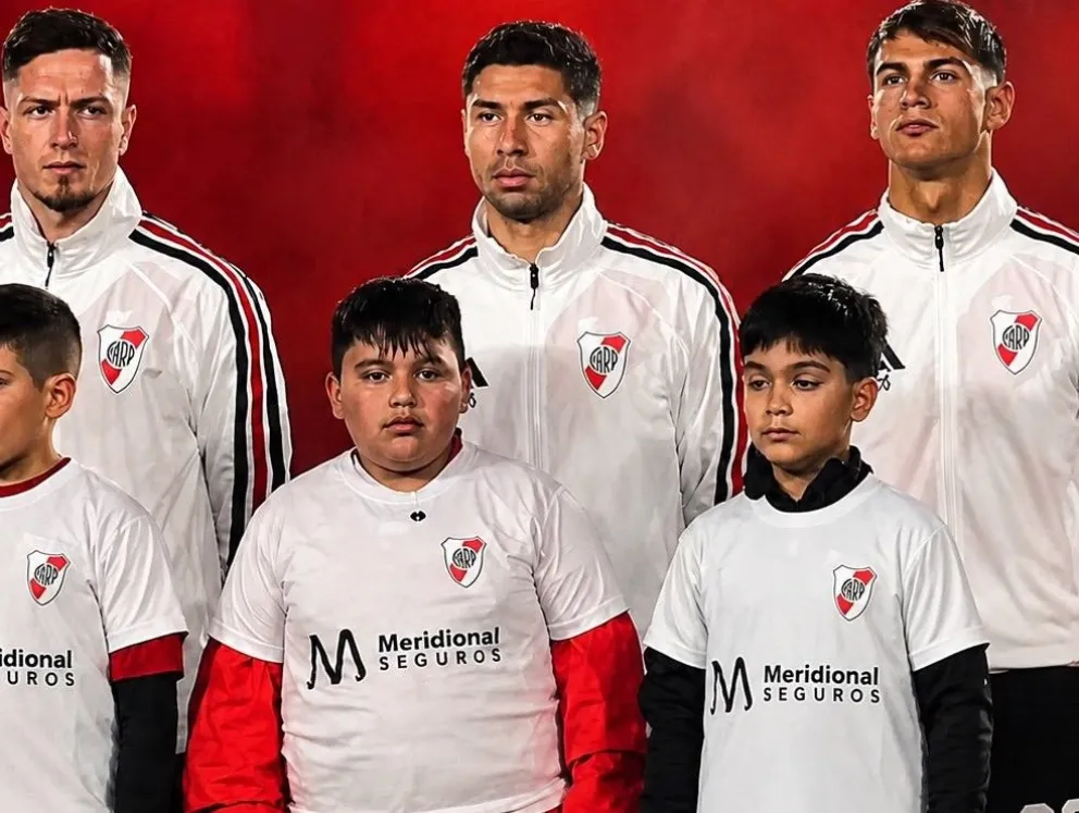 Iban a ver a River por primera vez desde Viedma y terminaron de la mano con Gonzalo Montiel. Foto gentileza. 