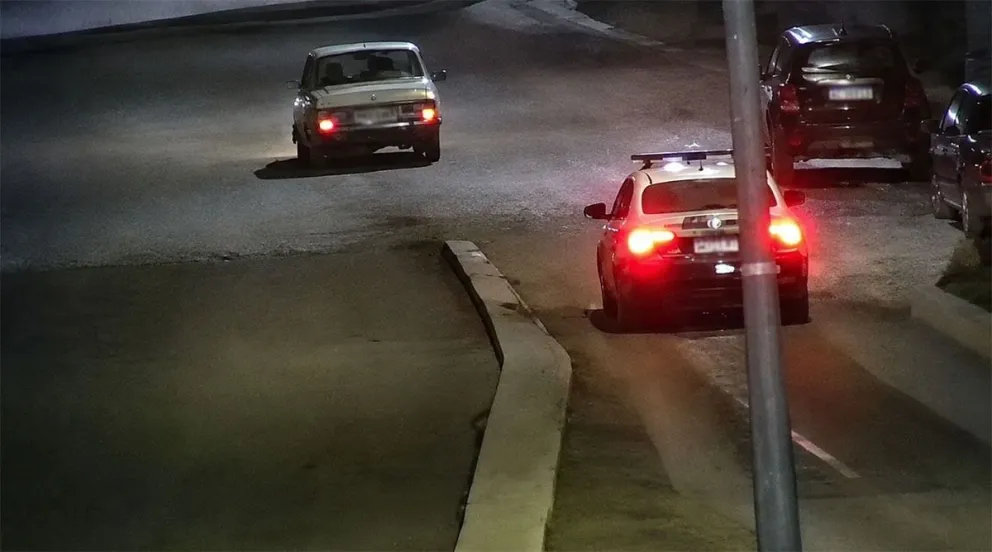 El operativo coordinado evitó una tragedia en plena ciudad y terminó con el vehículo trasladado al depósito municipal. Foto: Gobierno de Río Negro.
