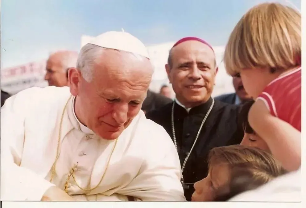 El Papa Juan Pablo II en Viedma, un hito histórico en la región. Foto archivo. 