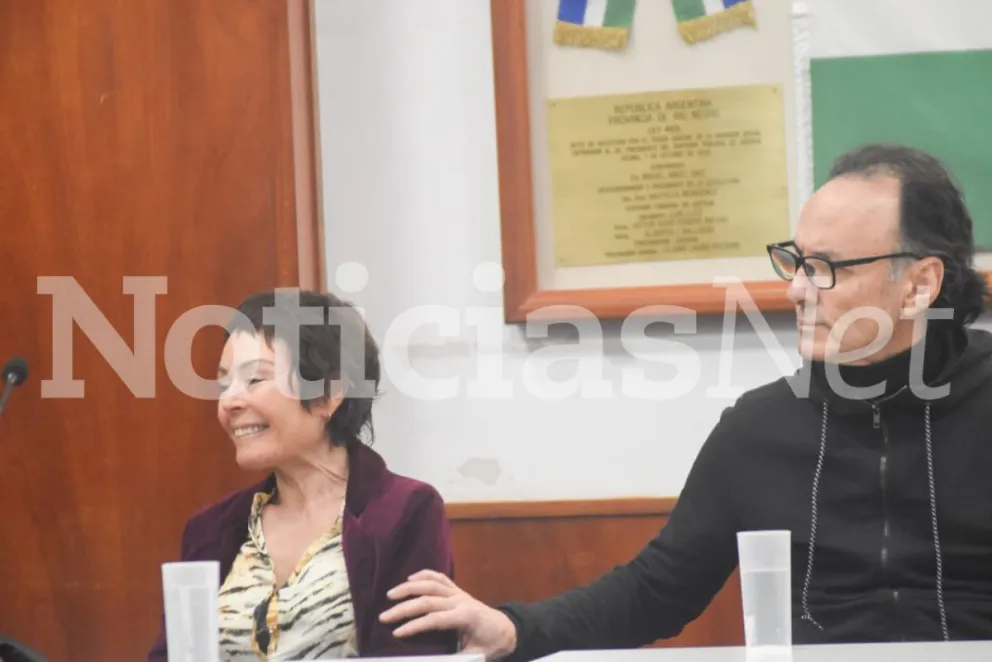 La abogada Graciela Perrén y el imputado Pablo Mario apenas se conoció la absolución del tribunal. Foto NoticiasNet. 