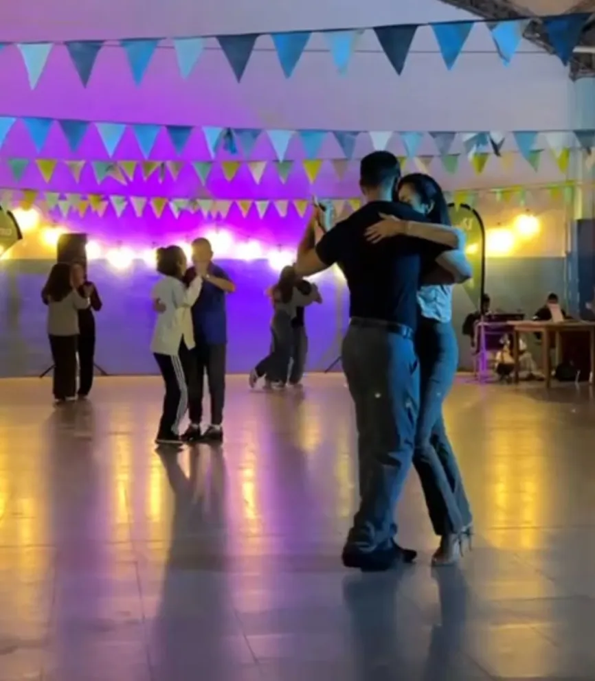 "Con ustedes, tango", propuesta innovadora por parte de la Municipalidad viedmense. 
