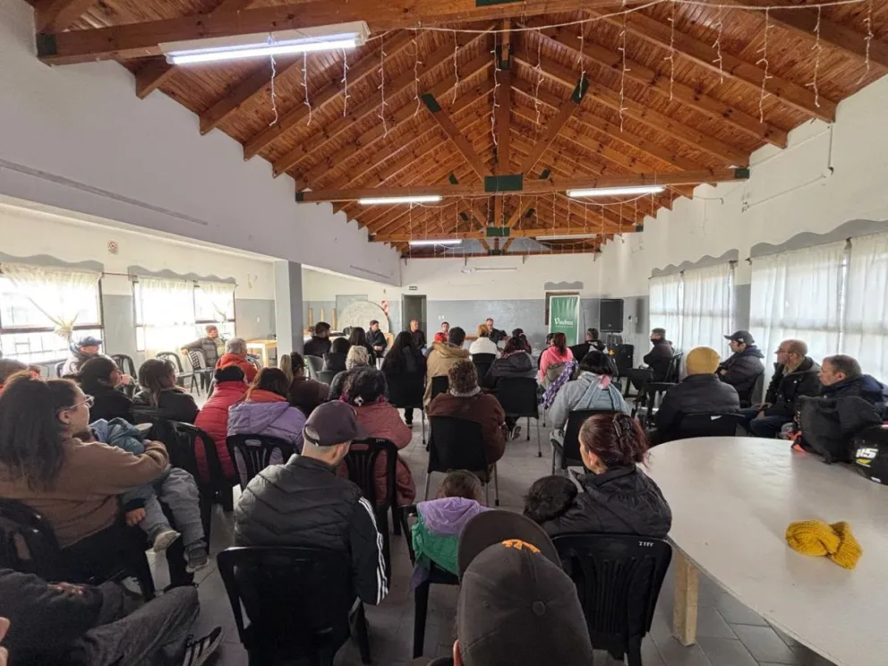 La Municipalidad llevó adelante reuniones informativas del programa PASE en barrios populares de Viedma. Foto: gentileza

