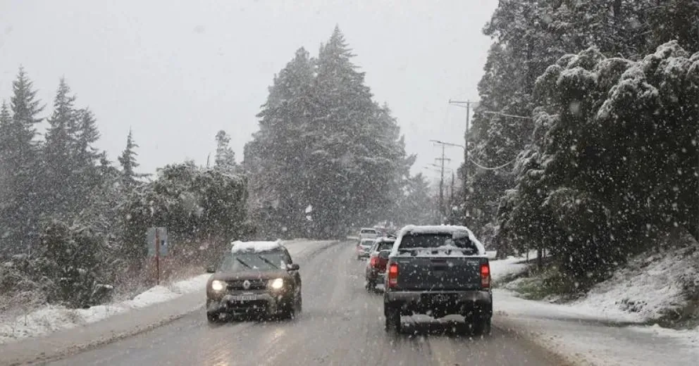 El pronóstico sigue anunciando nevadas para los próximos días. Este envío garantizará el tránsito sin inconvenientes. 