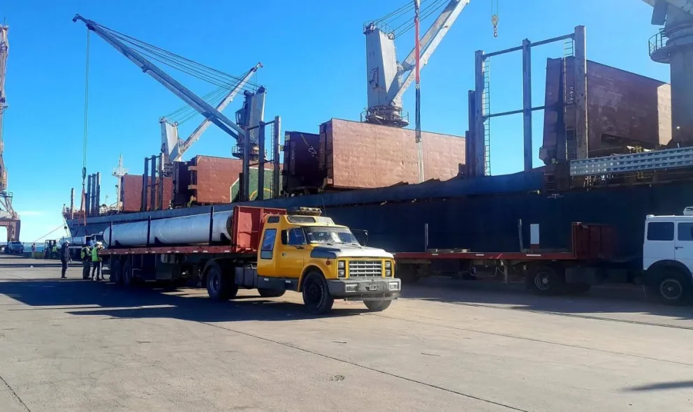 Descarga de caños, obras de ampliación y un fuerte impulso a la economía de la región -foto gentileza.