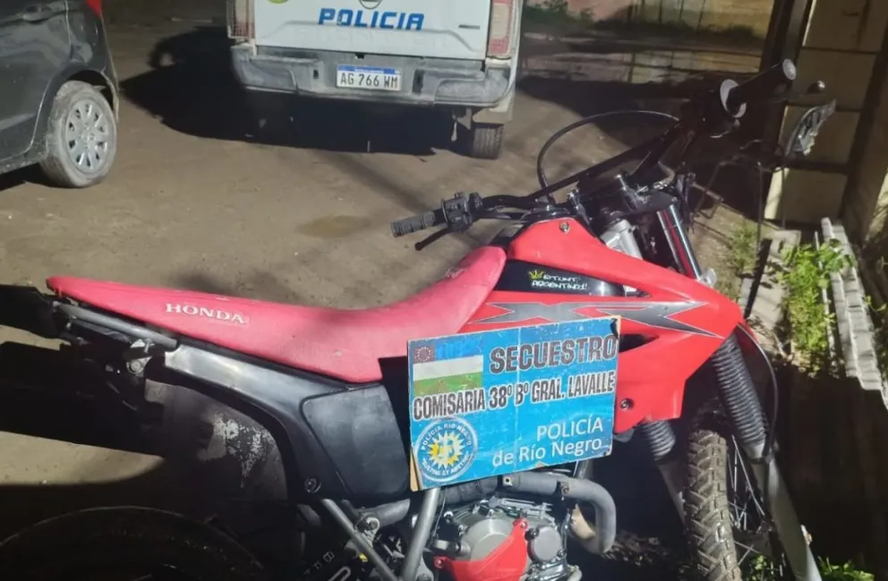 Los policías llevaron la moto a la unidad y luego ubicaron al dueño. Foto gentileza.