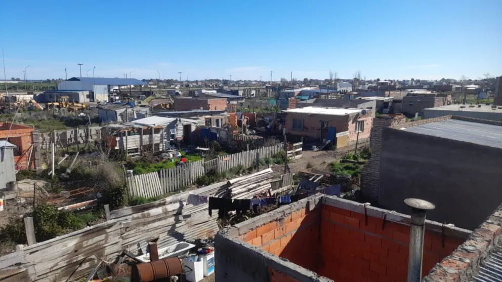 La toma Perón se consolidó con edificaciones de material y por eso muchos vecinos se rehúsan a irse del lugar. 