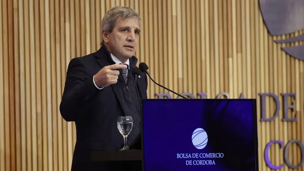 Luis Caputo en el evento de la Bolsa de Comercio de Córdoba.