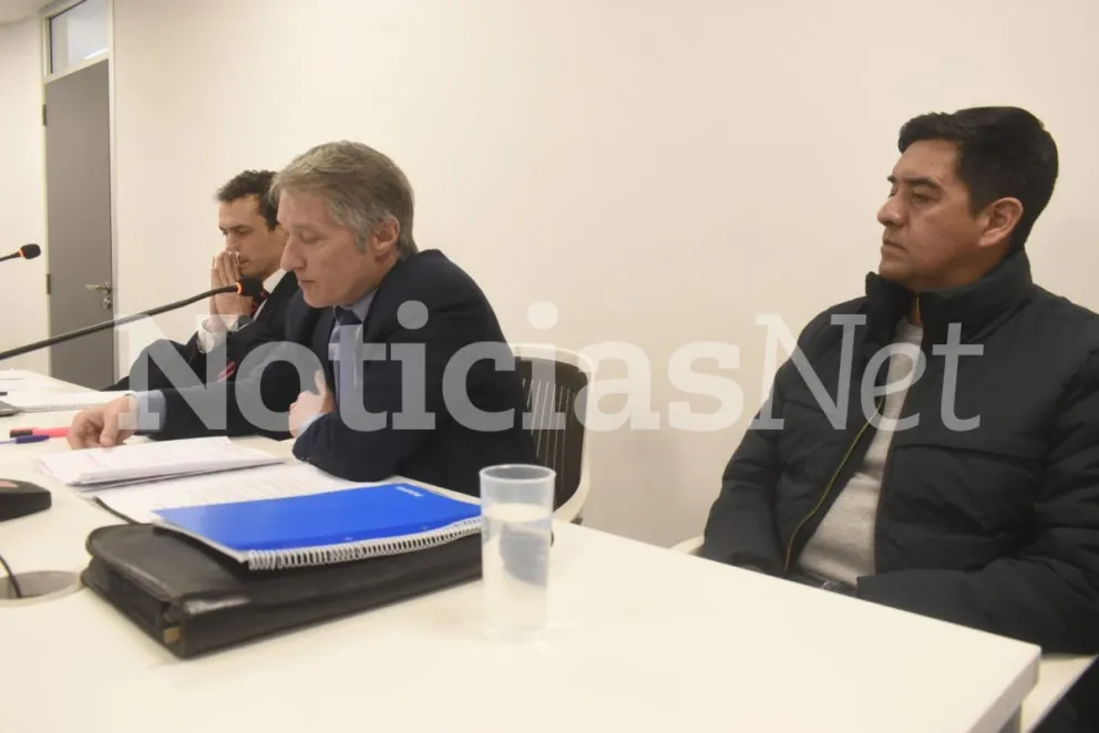 Audiencia donde se pidió prisión preventiva a los condenados por la muerte de Gabriel Mandagaray. En la foto se ve a Alfredo Nahuelcheo, el único de los tres que permanece en Viedma. Fotos Vanesa Schwemmler para NoticiasNet. 