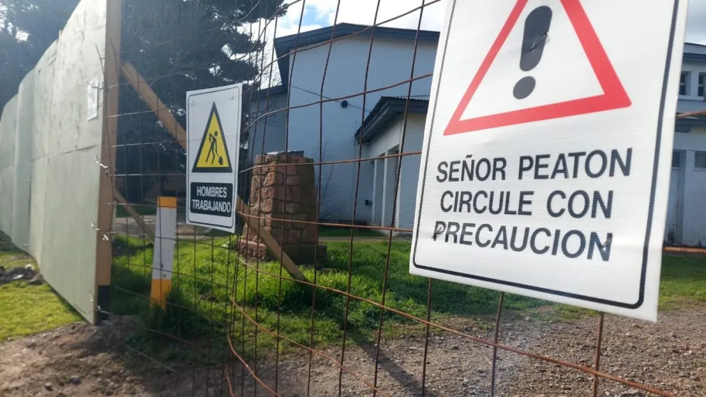 Un monumento está en el lugar desde muchos años antes del Centro Cultural. La ubicación exacta de la capsula se desconoce y ahora se busca preservar el sector ante el inicio de las obras. Foto: Gentileza.