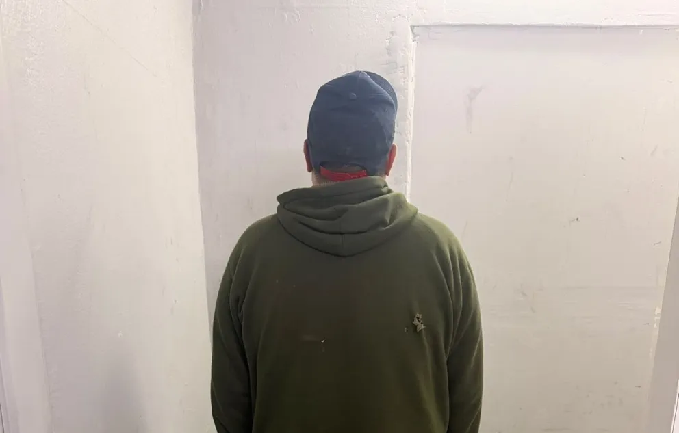 Según declaró el detenido, la pelea fue con un familiar, que terminó internado. Foto: Policía de Río Negro. 