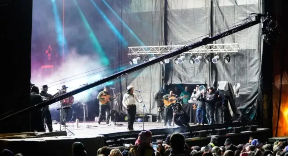 Entre vecinos y turistas de distintas provincias, la ciudad cordillerana volvió a transformarse en un epicentro de música, tradición y celebración al aire libre. Foto: Daniel Pardo.