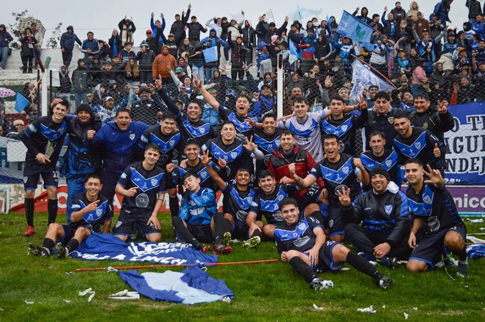Villa Lynch celebró a lo grande un merecidísimo y trabajado campeonato. Fotos Emanuel Mirenghi para NoticiasNet. 