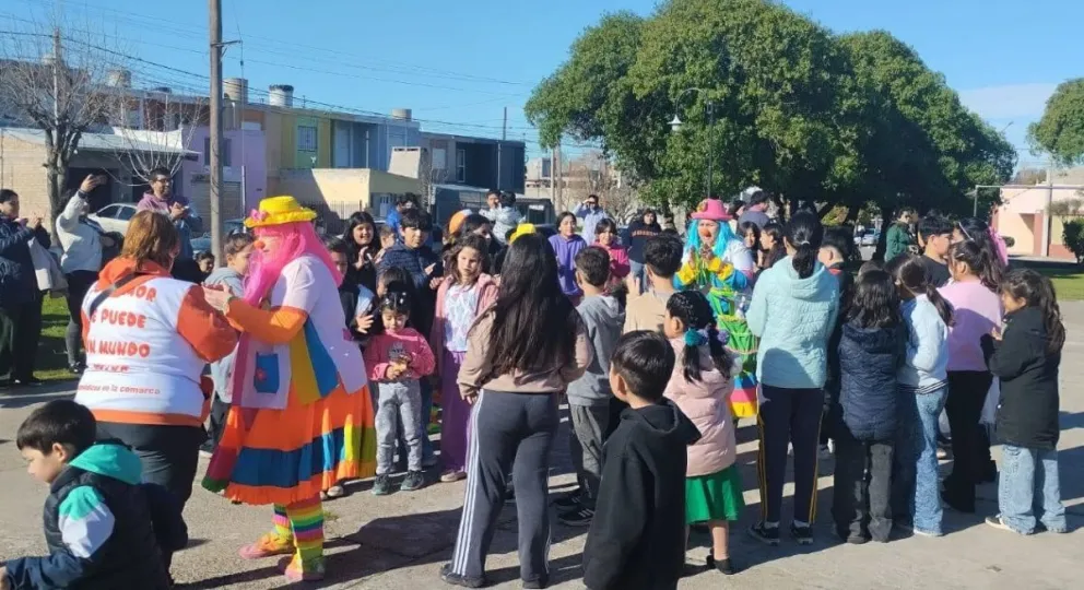 La solidaridad vecinal hizo posible una jornada inolvidable para las infancias, que disfrutaron de un abanico de propuestas recreativas al aire libre. Fotos: Gentileza. 