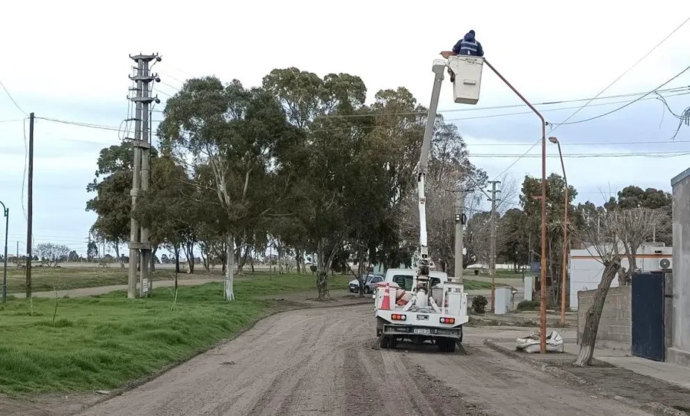 El plan busca optimizar la visibilidad, reducir el consumo energético y renovar de forma integral el espacio público. Fotos: Municipalidad de Patagones.