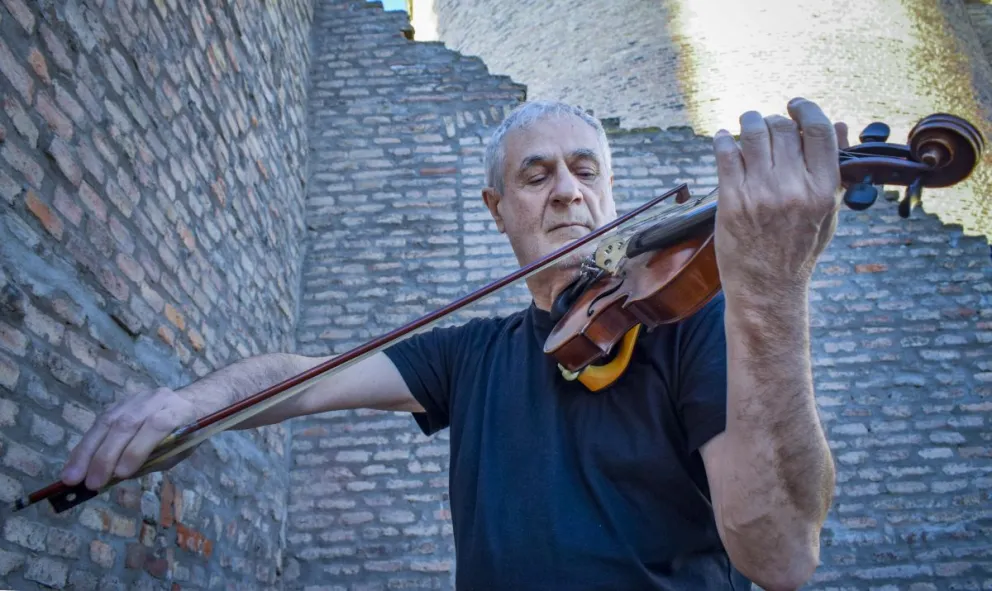 “Me interesa que aprender música sea mucho más que aprender una técnica", afirmó el artista. Fotos Vanesa Schwemmler para NoticiasNet. 