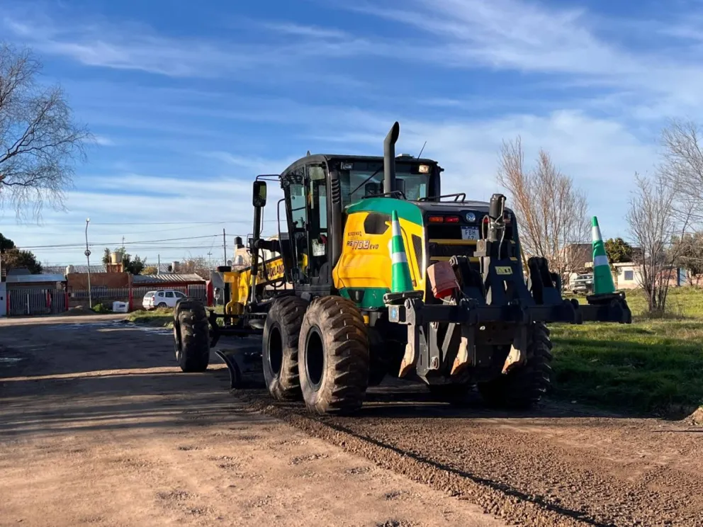 Las tareas se realizaron en Las Flores, Castello y El Progreso e incluyeron limpieza, desmalezamiento, mantenimiento vial, reparación de luminarias y recuperación de espacios públicos. Foto: Gentileza.  